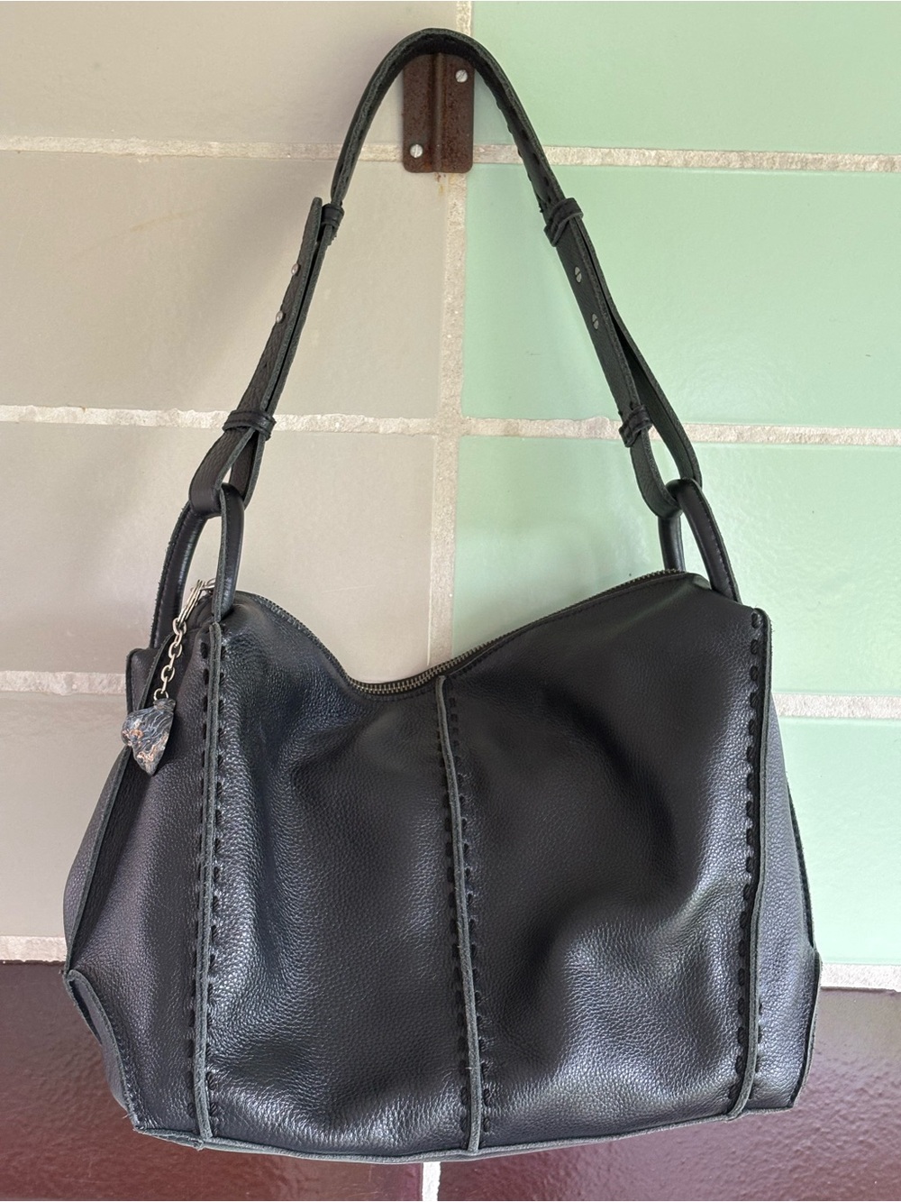 The Sak Classic Black Leather Shoulder Bag - Sleek Everyday Tote